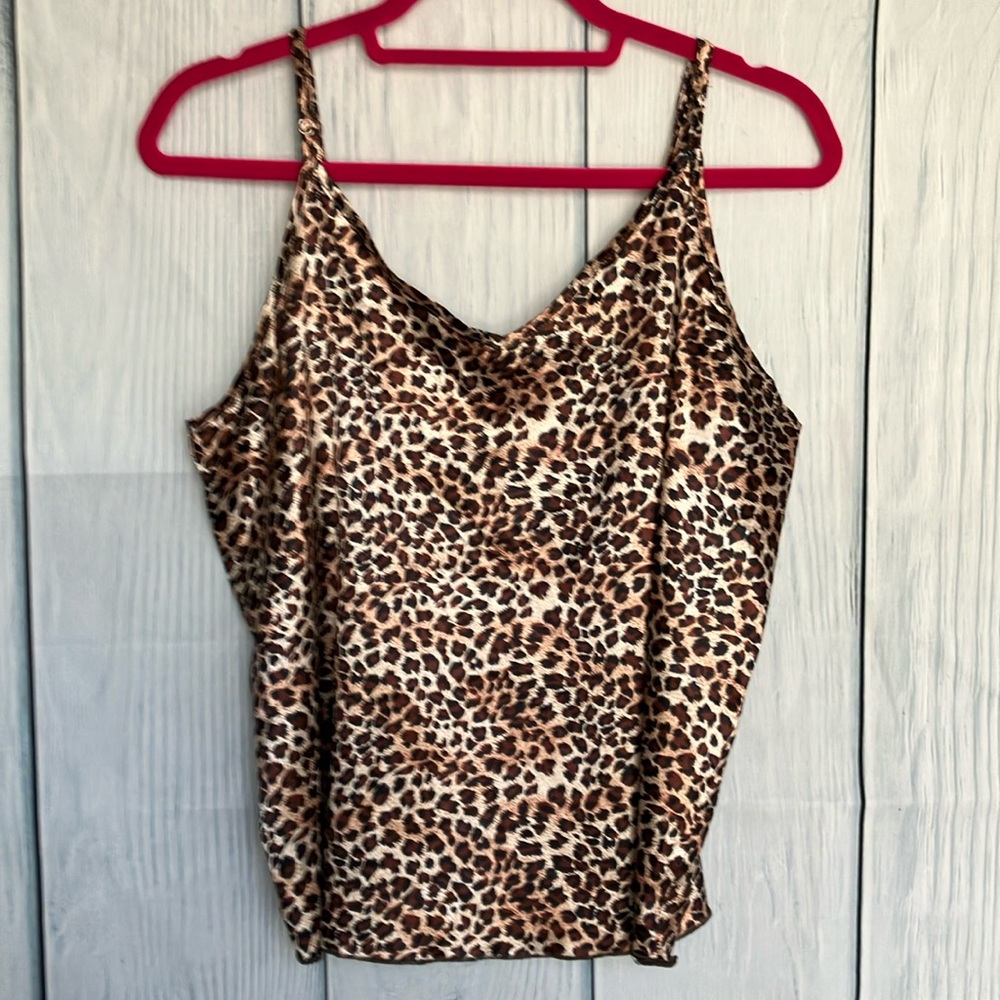 Like New!! Leopard Print Women's Sleepwear Set - Picture 2 of 7